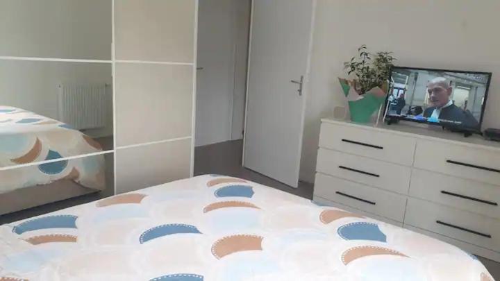 Chambre Calme Dans Une Maison Neuve Avec Jardin Billere Bagian luar foto