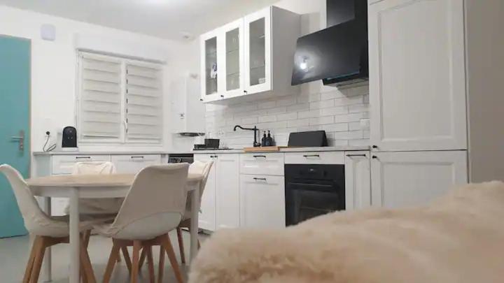 Chambre Calme Dans Une Maison Neuve Avec Jardin Billere Bagian luar foto